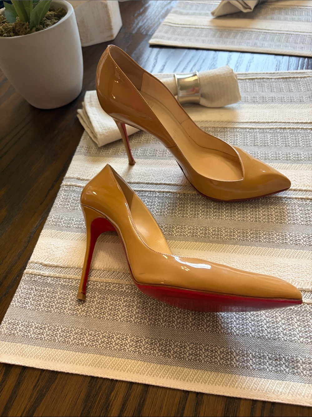 Christian Louboutin Camel Patent Pointed-Toe Stiletto Pumps with Red Soles 100mm - Picture 3 of 5